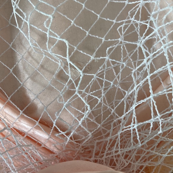 Vintage peach hat with veil - Picture 8 of 13